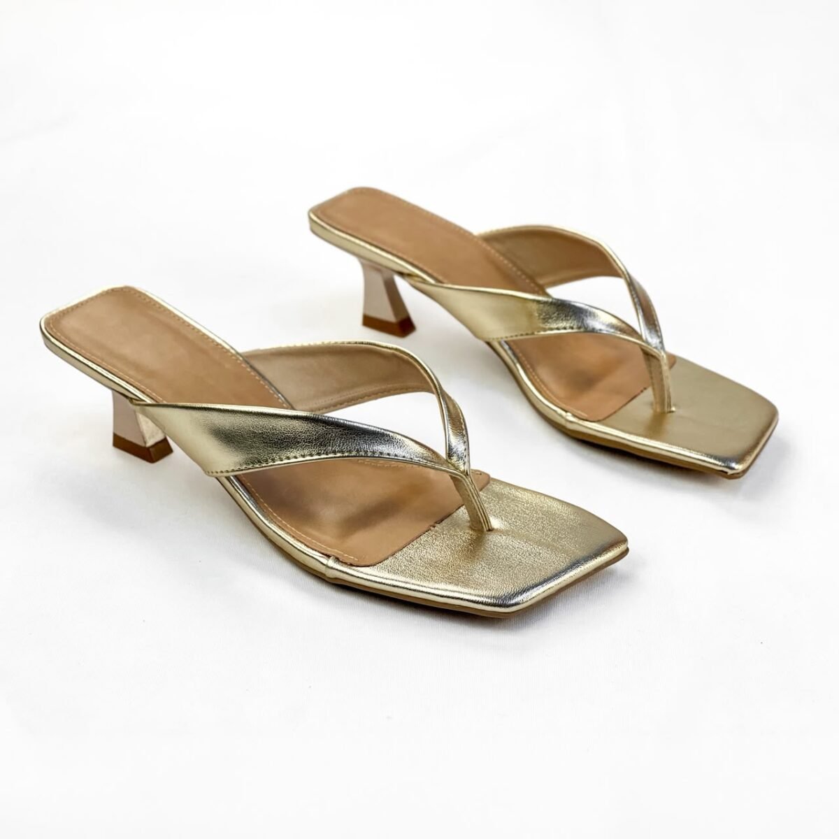 8759025 Chroma Champagne (2) 8759025