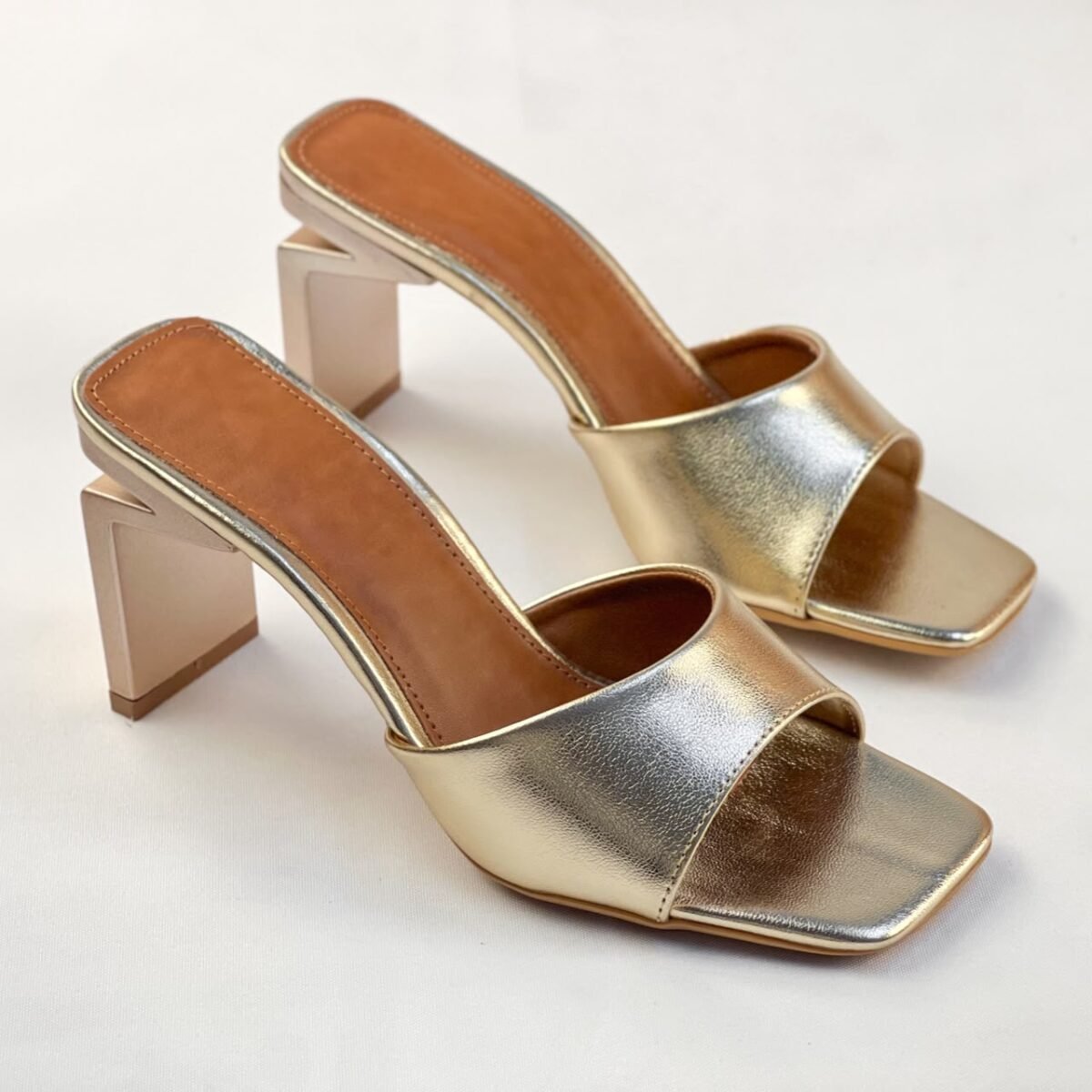 9195628 Chroma Champagne (2) 9195628